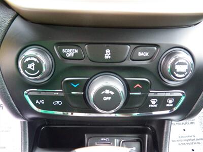 2015 Jeep Cherokee Latitude  4x4 - Photo 19 - Mishawaka, IN 46545