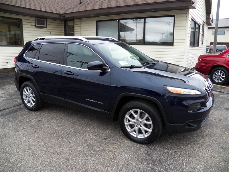2015 Jeep Cherokee Latitude  4x4 - Photo 1 - Mishawaka, IN 46545