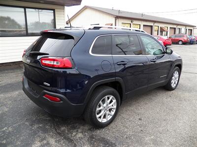 2015 Jeep Cherokee Latitude  4x4 - Photo 2 - Mishawaka, IN 46545