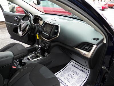 2015 Jeep Cherokee Latitude  4x4 - Photo 13 - Mishawaka, IN 46545