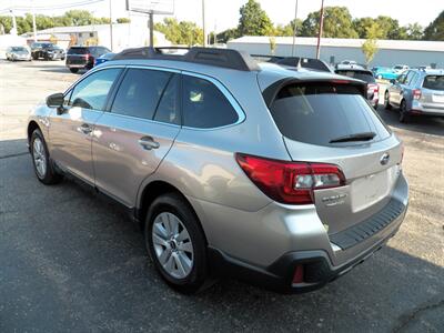 2018 Subaru Outback 2.5i Premium  AWD - Photo 4 - Mishawaka, IN 46545