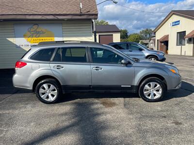 2011 Subaru Outback 3.6R Limited  AWD - Photo 2 - Mishawaka, IN 46545