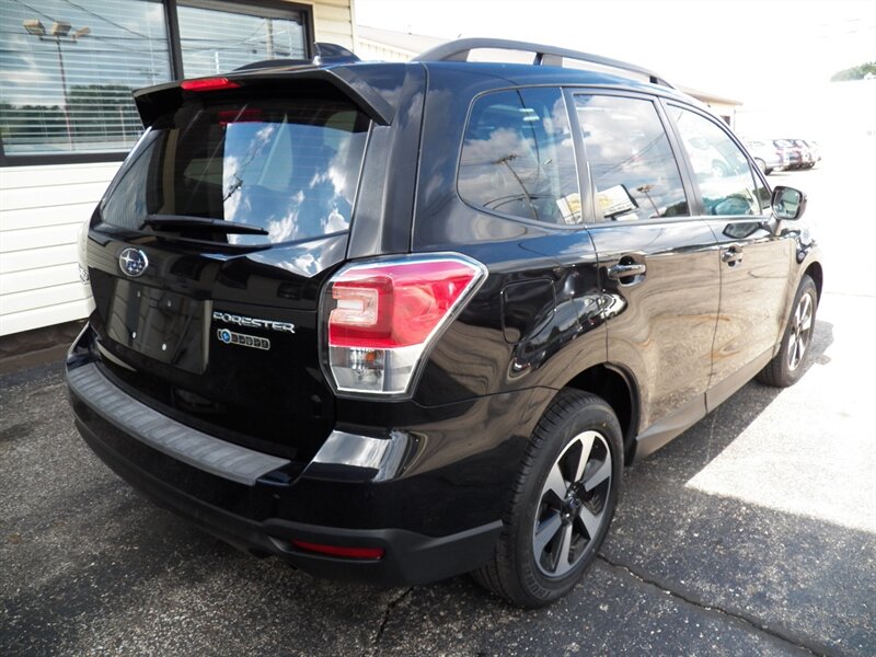 2018 Subaru Forester 2.5i Premium AWD - Photo 4 - Mishawaka, IN 46545
