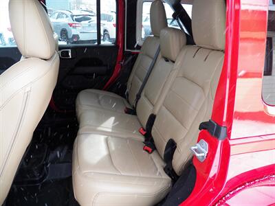 2018 Jeep Wrangler Unlimited Sahara  4x4 - Photo 9 - Mishawaka, IN 46545