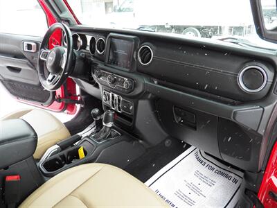 2018 Jeep Wrangler Unlimited Sahara  4x4 - Photo 12 - Mishawaka, IN 46545