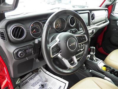 2018 Jeep Wrangler Unlimited Sahara  4x4 - Photo 7 - Mishawaka, IN 46545