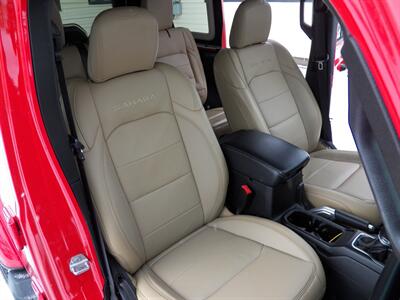 2018 Jeep Wrangler Unlimited Sahara  4x4 - Photo 11 - Mishawaka, IN 46545