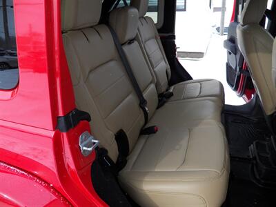 2018 Jeep Wrangler Unlimited Sahara  4x4 - Photo 10 - Mishawaka, IN 46545