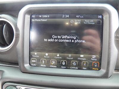 2018 Jeep Wrangler Unlimited Sahara  4x4 - Photo 14 - Mishawaka, IN 46545