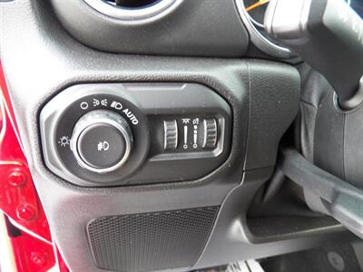 2018 Jeep Wrangler Unlimited Sahara  4x4 - Photo 20 - Mishawaka, IN 46545