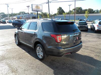 2018 Ford Explorer XLT   - Photo 2 - Mishawaka, IN 46545