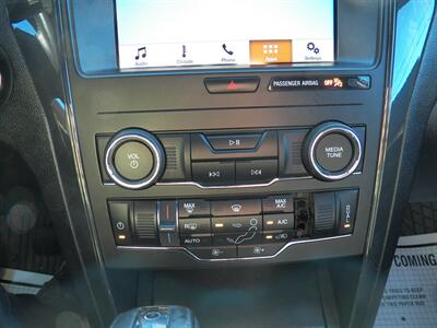 2018 Ford Explorer XLT   - Photo 19 - Mishawaka, IN 46545
