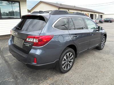 2017 Subaru Outback 2.5i Limited  AWD - Photo 2 - Mishawaka, IN 46545