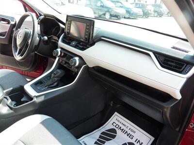 2021 Toyota RAV4 XLE  AWD - Photo 16 - Mishawaka, IN 46545
