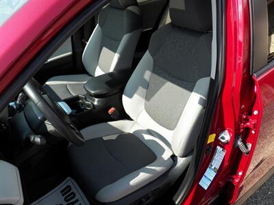 2021 Toyota RAV4 XLE  AWD - Photo 10 - Mishawaka, IN 46545