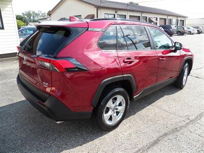 2021 Toyota RAV4 XLE  AWD - Photo 3 - Mishawaka, IN 46545
