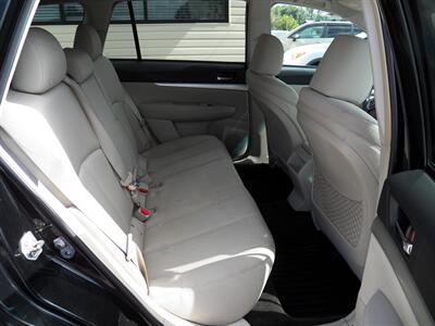 2012 Subaru Outback 2.5i Premium AWD - Photo 10 - Mishawaka, IN 46545