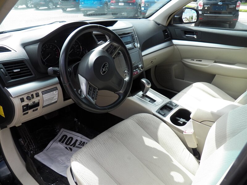 2012 Subaru Outback 2.5i Premium AWD - Photo 7 - Mishawaka, IN 46545