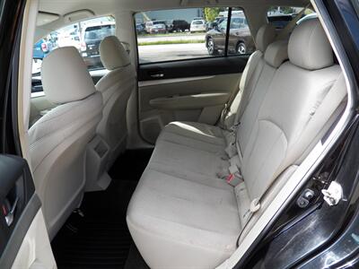 2012 Subaru Outback 2.5i Premium AWD - Photo 8 - Mishawaka, IN 46545