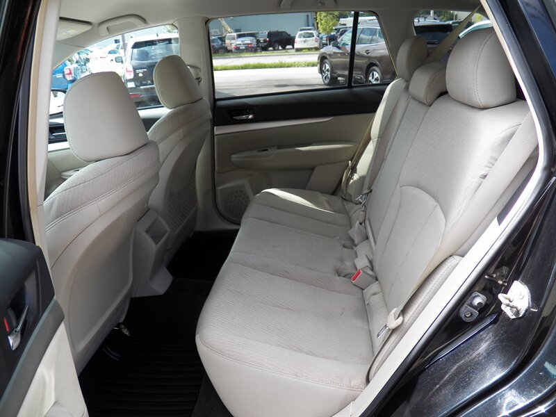 2012 Subaru Outback 2.5i Premium AWD - Photo 8 - Mishawaka, IN 46545