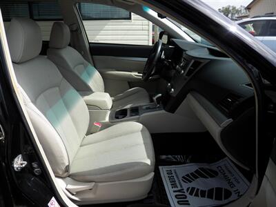 2012 Subaru Outback 2.5i Premium AWD - Photo 11 - Mishawaka, IN 46545