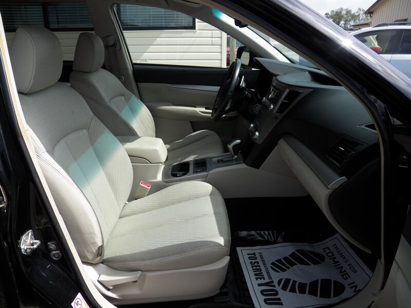 2012 Subaru Outback 2.5i Premium AWD - Photo 11 - Mishawaka, IN 46545