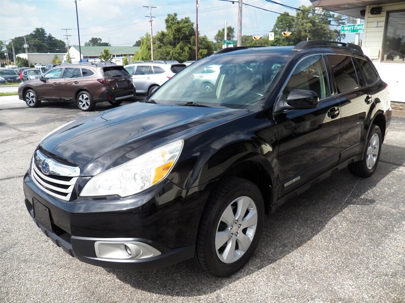 2012 Subaru Outback 2.5i Premium AWD - Photo 2 - Mishawaka, IN 46545