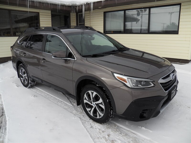 2021 Subaru Outback Limited  AWD - Photo 1 - Mishawaka, IN 46545