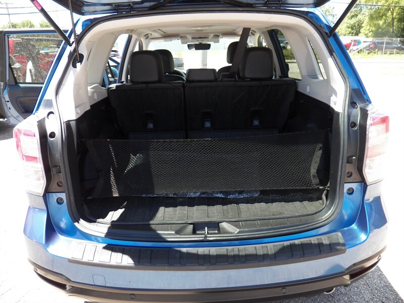 2017 Subaru Forester 2.5i Touring AWD - Photo 8 - Mishawaka, IN 46545