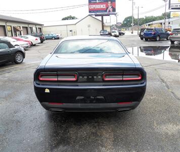 2016 Dodge Challenger SXT   - Photo 4 - Mishawaka, IN 46545