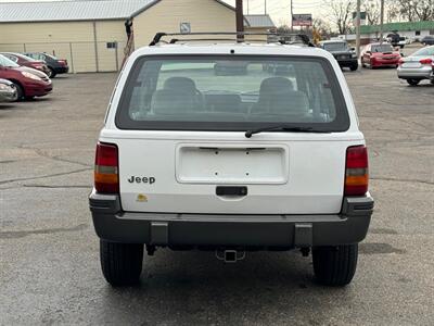 1995 Jeep Grand Cherokee Laredo  4x4 - Photo 4 - Mishawaka, IN 46545