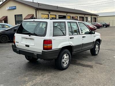 1995 Jeep Grand Cherokee Laredo  4x4 - Photo 3 - Mishawaka, IN 46545