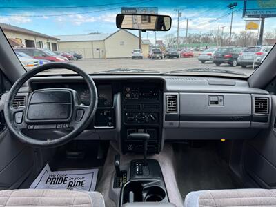 1995 Jeep Grand Cherokee Laredo  4x4 - Photo 16 - Mishawaka, IN 46545