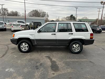 1995 Jeep Grand Cherokee Laredo  4x4 - Photo 6 - Mishawaka, IN 46545