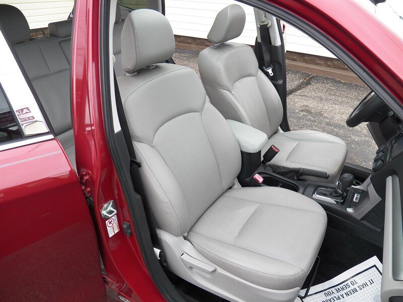 2015 Subaru Forester 2.5i Touring photo 13