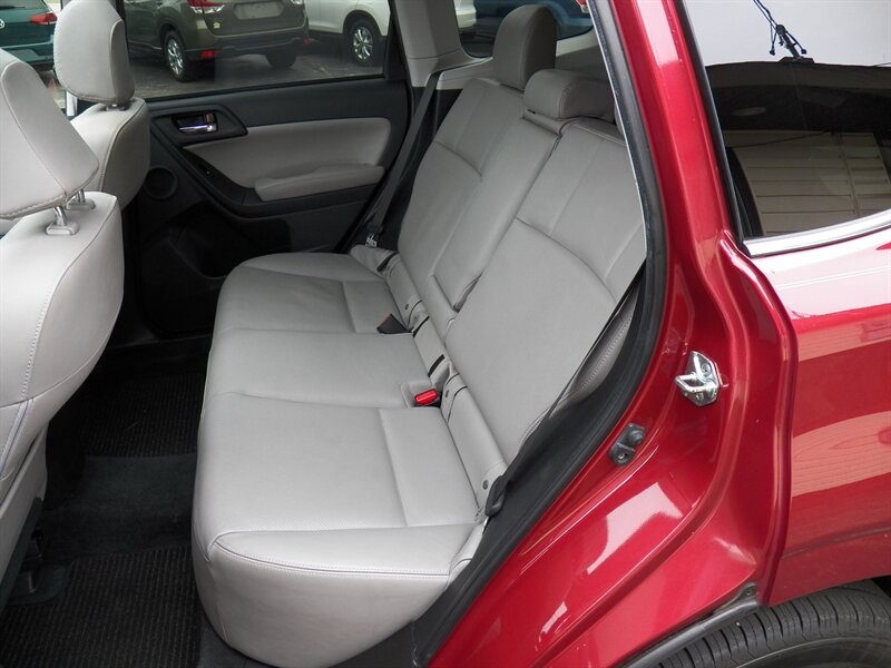 2015 Subaru Forester 2.5i Touring photo 10