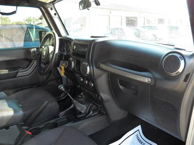 2015 Jeep Wrangler Sport  4x4 - Photo 15 - Mishawaka, IN 46545