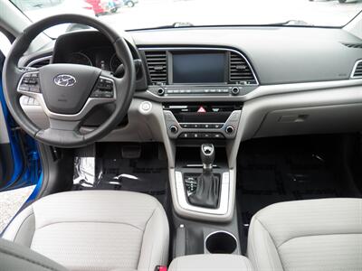 2017 Hyundai ELANTRA Limited   - Photo 9 - Mishawaka, IN 46545