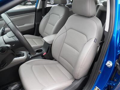 2017 Hyundai ELANTRA Limited   - Photo 6 - Mishawaka, IN 46545