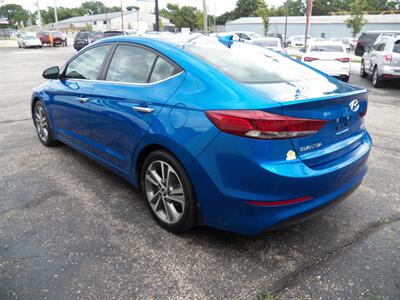 2017 Hyundai ELANTRA Limited   - Photo 2 - Mishawaka, IN 46545