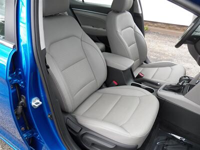 2017 Hyundai ELANTRA Limited   - Photo 10 - Mishawaka, IN 46545