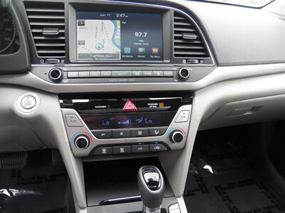 2017 Hyundai ELANTRA Limited   - Photo 11 - Mishawaka, IN 46545