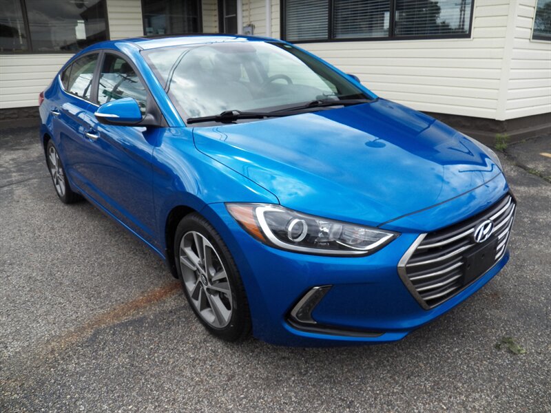 2017 Hyundai ELANTRA Limited   - Photo 1 - Mishawaka, IN 46545