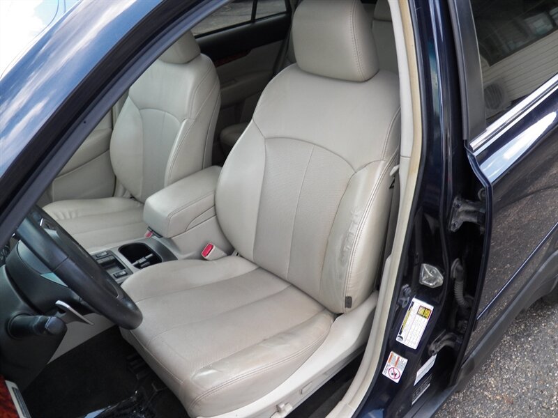 2012 Subaru Outback 3.6R Limited AWD - Photo 7 - Mishawaka, IN 46545