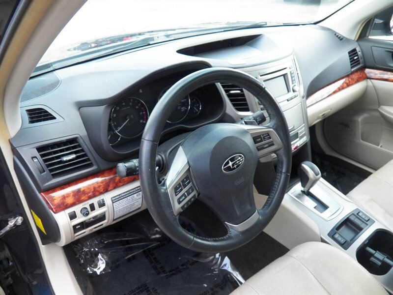 2012 Subaru Outback 3.6R Limited AWD - Photo 6 - Mishawaka, IN 46545