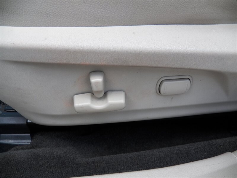 2012 Subaru Outback 3.6R Limited AWD - Photo 8 - Mishawaka, IN 46545