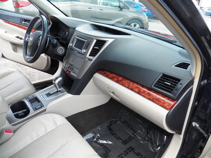 2012 Subaru Outback 3.6R Limited AWD - Photo 13 - Mishawaka, IN 46545