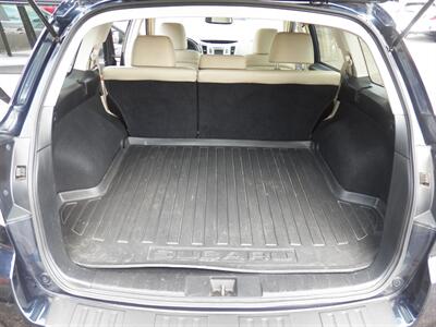 2012 Subaru Outback 3.6R Limited AWD - Photo 10 - Mishawaka, IN 46545