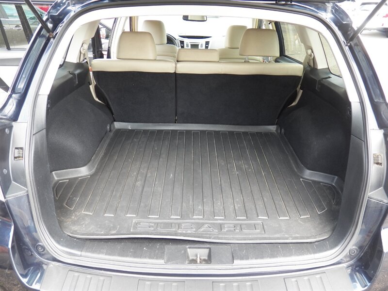 2012 Subaru Outback 3.6R Limited AWD - Photo 10 - Mishawaka, IN 46545