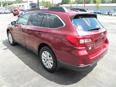 2017 Subaru Outback 2.5i Premium  AWD - Photo 4 - Mishawaka, IN 46545